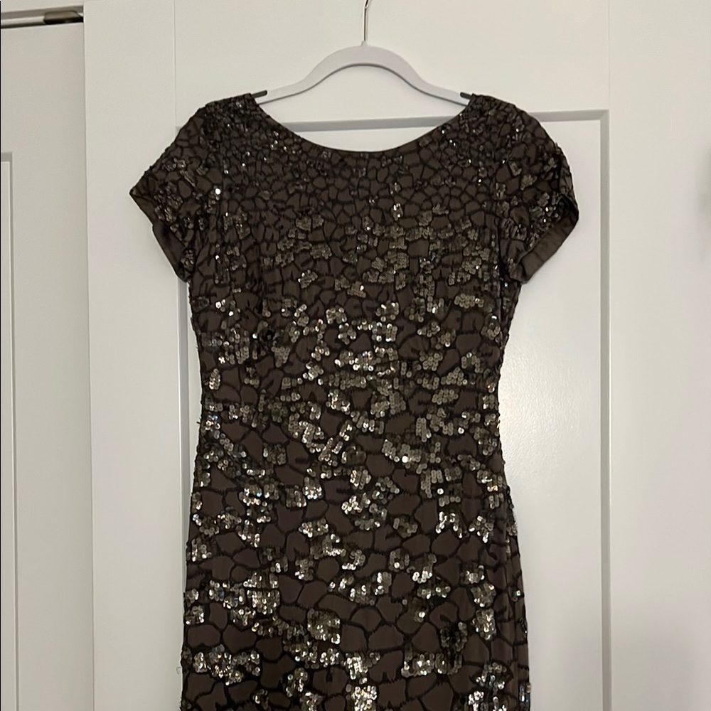 Jigsaw Sequin Short Sleeve Dress
Dark charcoal grey